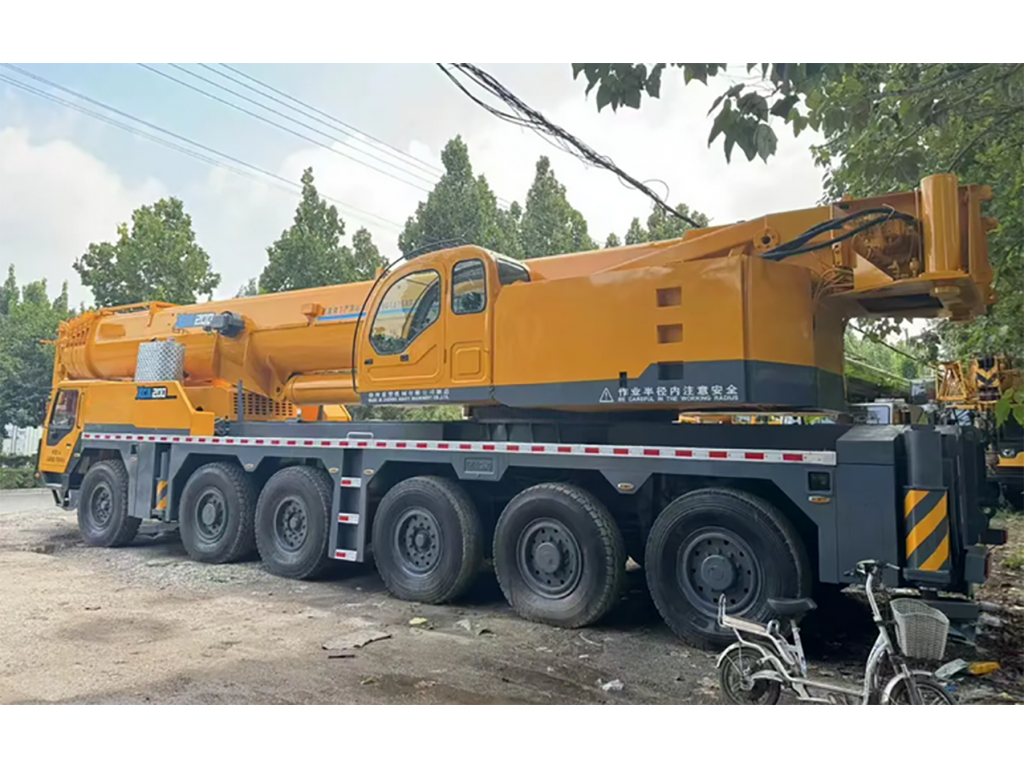 เครนบรรทุก xcgm 200Ton XCA200 มือสอง